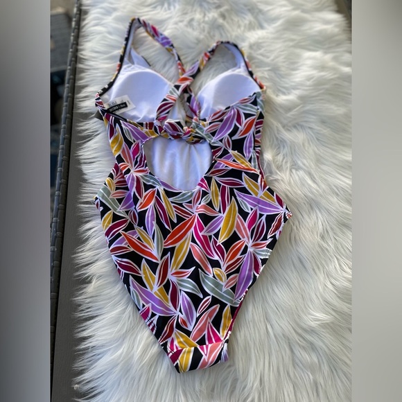 BCBG Paris Women's Adjustable Keyhole One Piece Swimsuit Sz Small. - Picture 12 of 12